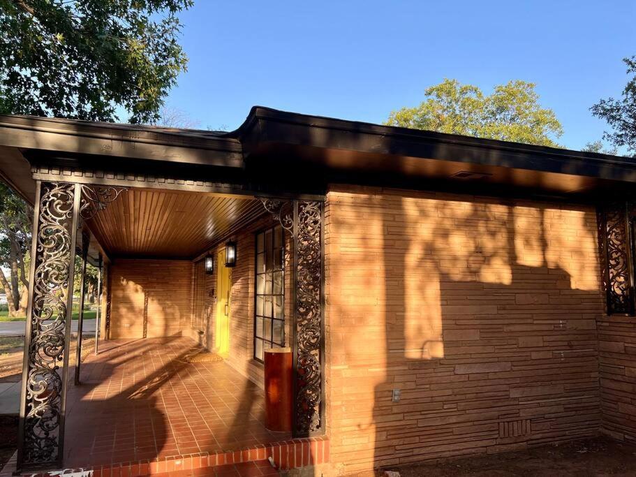 Barrel Oak Mansion- Fire Pit, & Pool Table Nr Ttu Villa Lubbock Exterior photo